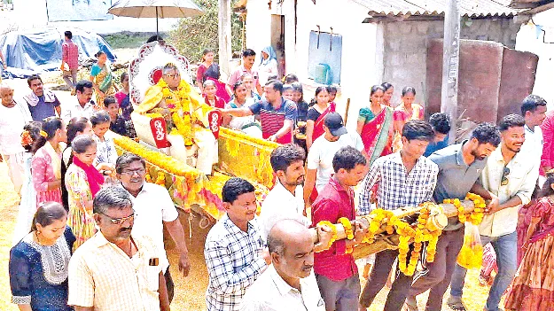 మాస్టారుకు ‘పూలరథం’