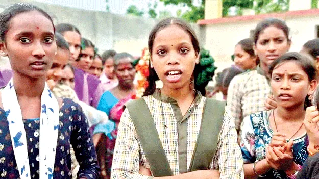 పీటీఎంలో సమస్యలపై నిలదీసిన విద్యార్థులు