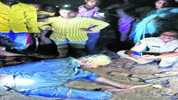 HUSTLING: మద్యం మత్తులో కేరళవాసి హల్‌చల్‌