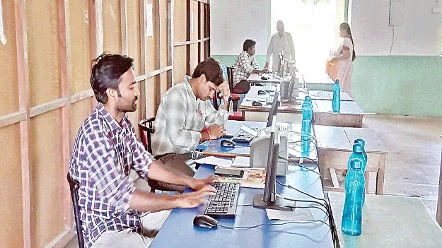 మొరాయించిన సర్వర్లు