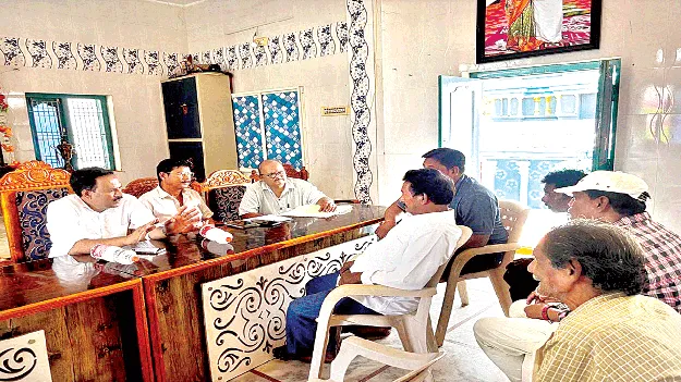 రెవెన్యూ సమస్యలు పరిష్కరిస్తాం