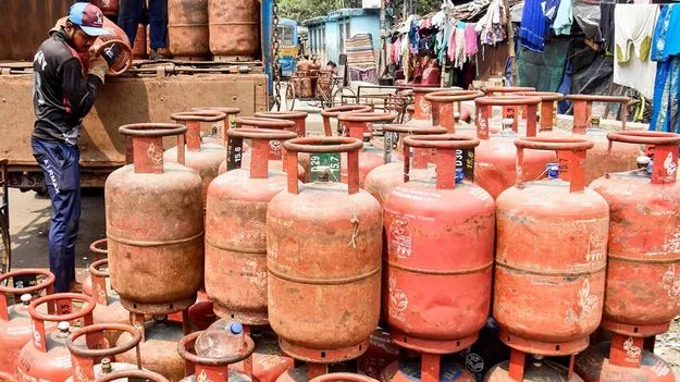 పరిశ్రమలకు పరిమిత స్థాయిలో ఎల్‌పీజీ