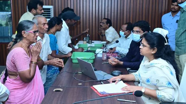 పీజీఆర్‌ఎస్‌లో 145 దరఖాస్తులు