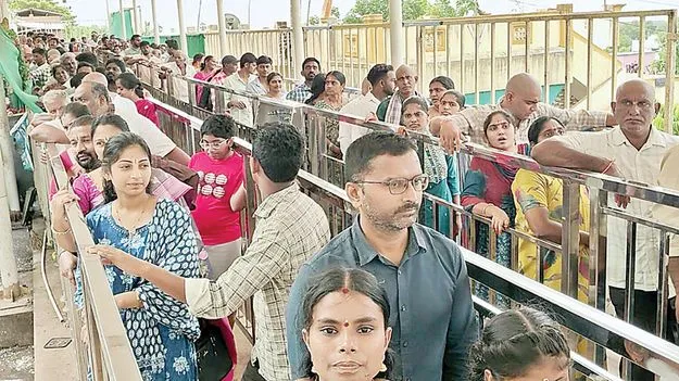 తొలి ఏకాదశి.. కిక్కిరిసిన శ్రీవారి క్షేత్రం 