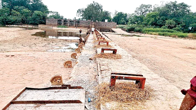 సిబ్బంది ఉండరు.. సాగునీరు అందదు