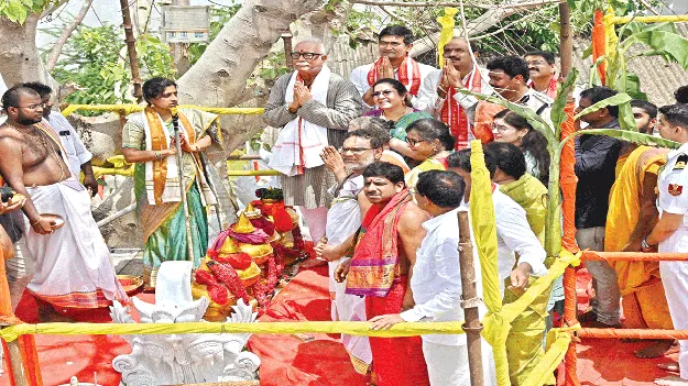 Consecration of the Paidimamba Temple's Shikhara (Spire) పైడిమాంబ ఆలయ శిఖర ప్రతిష్ఠ