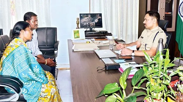 ప్రజా ఫిర్యాదులపై నిర్లక్ష్యం తగదు
