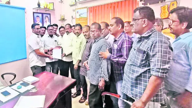 ప్రభుత్వ ఉత్తర్వులు అమలు చేయాలి