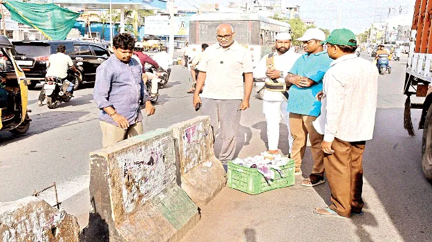 బ్యానర్లు, పోస్టర్లు అతికిస్తే కఠిన చర్యలు 