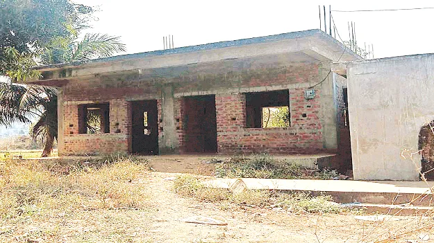ప్రారంభించారు.. పనులు మరిచారు