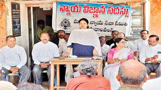 చట్టాలపై అవగాహన ఉండాలి