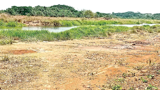  సముద్ర తీరంలో.. కాలువల పక్కన