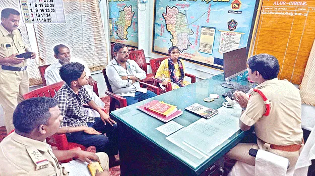 టవరెక్కి యువకుడి హైడ్రామా 