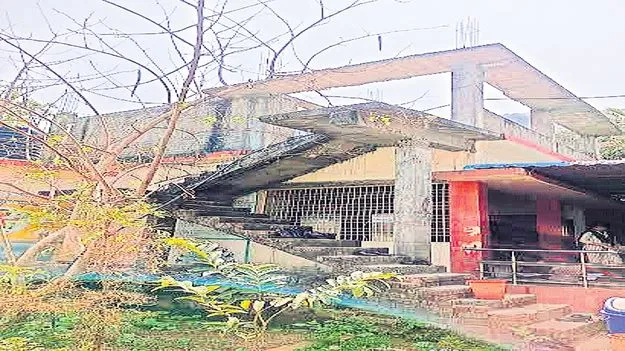 అసంపూర్తి బడి భవనాలకు కదలిక