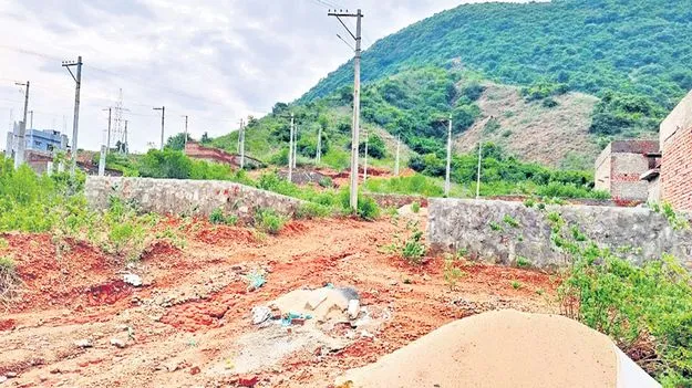 సొంతింటికి నిరీక్షణ