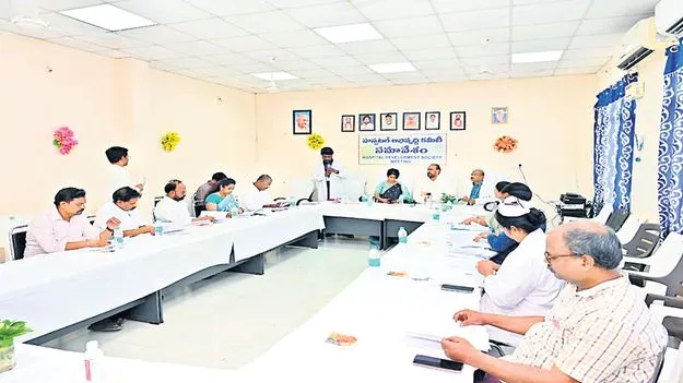మందుల కొరత లేకుండా చూడాలి