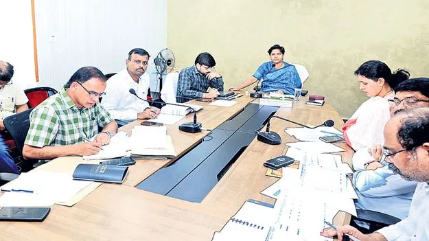 అభివృద్ధి, సంక్షేమంలో లక్ష్యాలను సాధించాలి