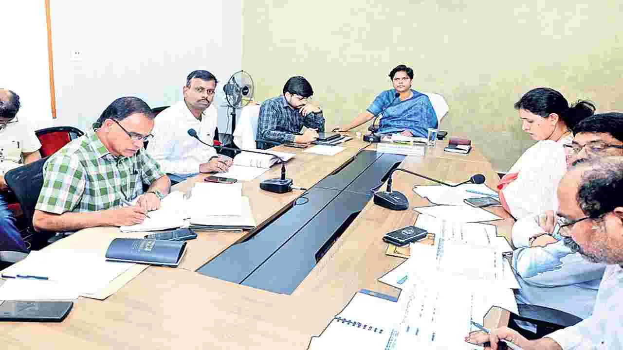 అభివృద్ధి, సంక్షేమంలో లక్ష్యాలను సాధించాలి