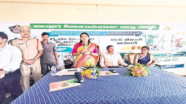 చట్టాలపై మహిళలకు అవగాహన అవసరం