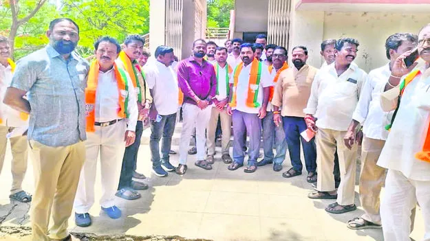 గుంజేపల్లికి హెచ్చెల్సీ నీరు ఇవ్వాలి