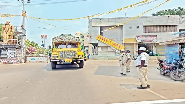 భారీ వాహనాలకు బ్రేక్‌ 