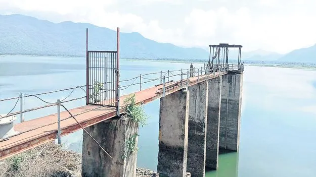 జలాశయాలు వెలవెల