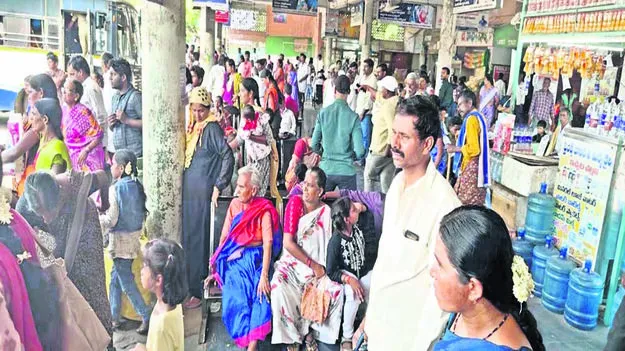 BUS STAND: బస్టాండ్‌లో వసతులు కరువు