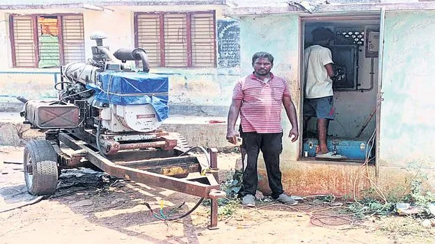మూడు రోజులుగా అంధకారంలో..