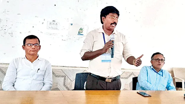 పాఠశాలలను బలోపేతం చేయాలి