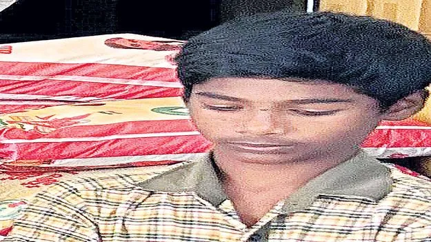 వరహా నదిలో విద్యార్థి గల్లంతు
