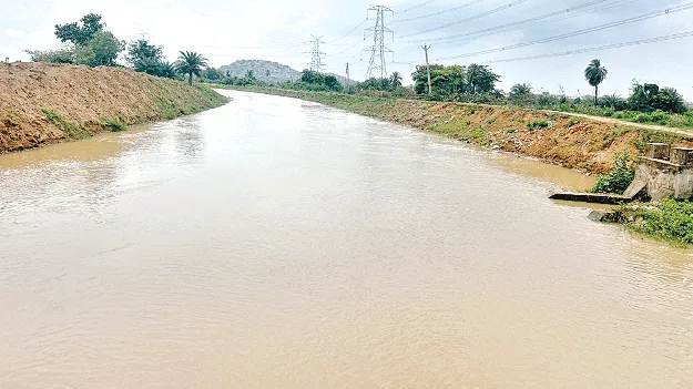 సాగునీరు.. సముద్రంపాలు