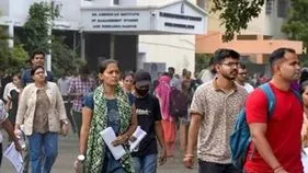నీట్‌ పీజీ పరీక్ష కేంద్రాలపై గందరగోళం!