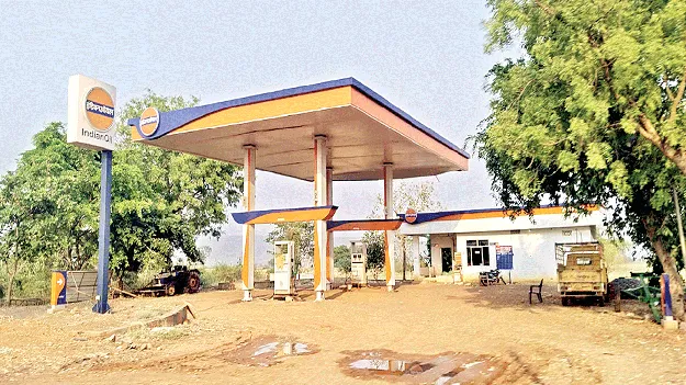 పెట్రోలు కోసం పడిగాపులు