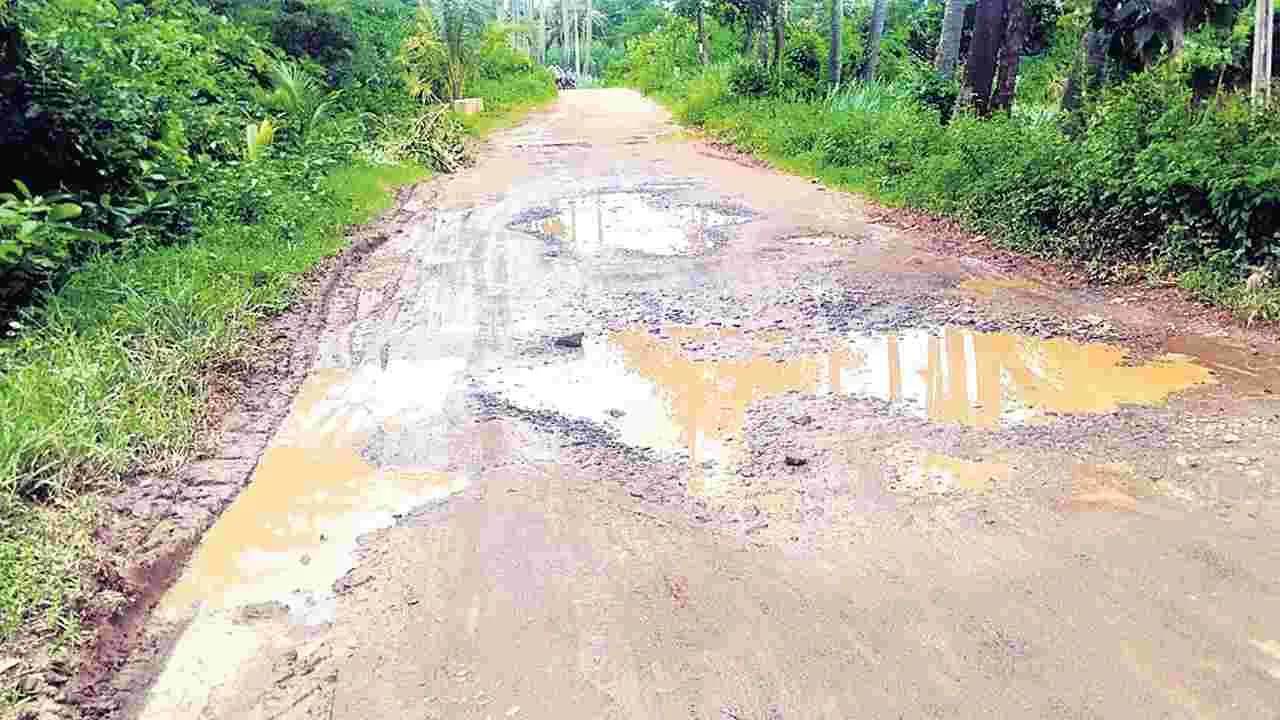 నిధులు జాస్తి.. పనులు నాస్తి