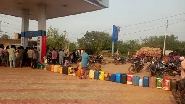 డీజిల్‌.. క్యూ..!