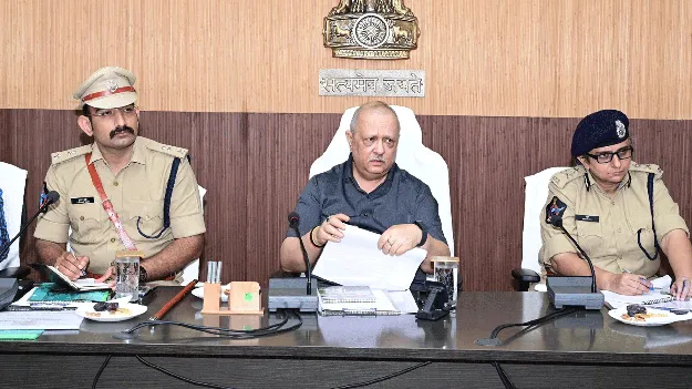 ప్రజలకు సమర్థ సేవలు అందించాలి