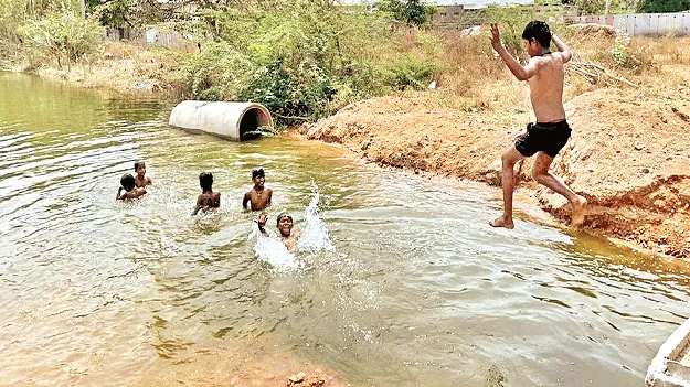 ఈతకు వేళైంది..