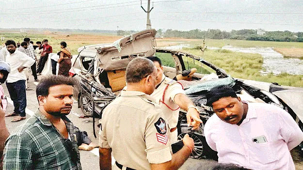 శుభకార్యానికి వెళ్లి వస్తూ...