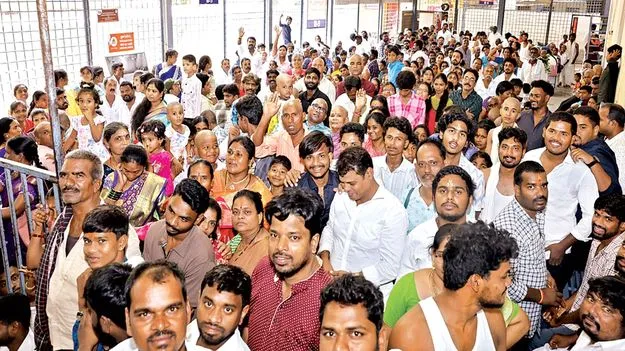 శ్రీశైలంలో భక్తుల రద్దీ  