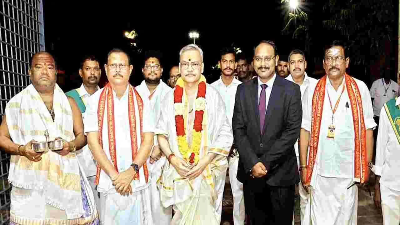 మల్లన్న సన్నిధిలో జస్టిస్‌ రవినాథ్‌ తిల్హారి