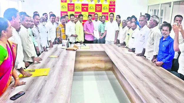 PEOPLE:  ఎక్స్‌ప్రెస్‌ రైళ్లను ఆపేలా చూడండి
