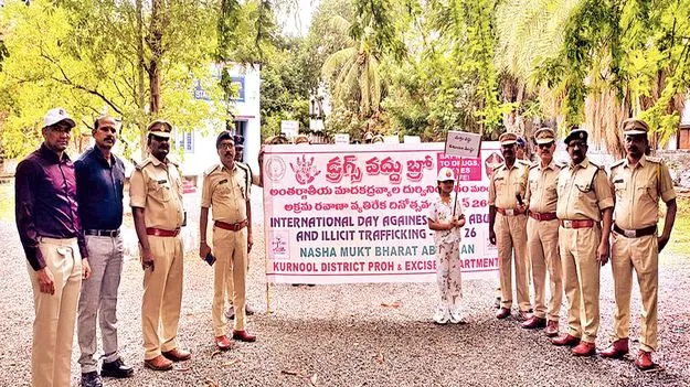 మాదక ద్రవ్యాలతో జీవితం నాశనం 