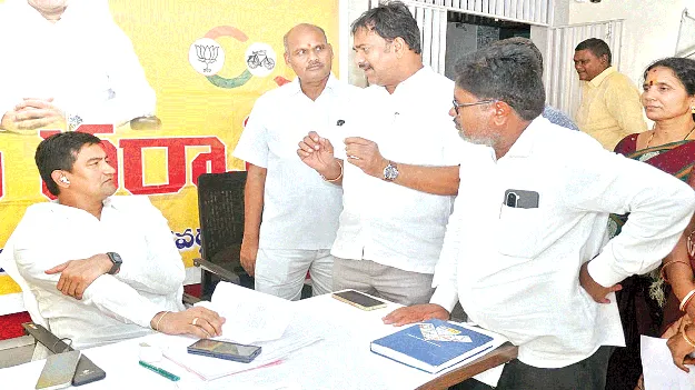 ప్రతి సమస్యనూ పరిష్కరిస్తాం: మంత్రి శ్రీనివాస్‌