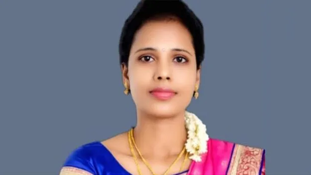 4 నెలలుగా వీక్లీ ఆఫ్‌ ఇవ్వలేదని యువతి ఆత్మహత్య