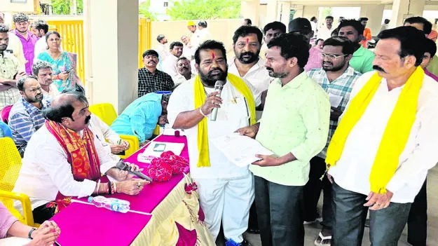 MLA: సమస్యలను వేగంగా పరిష్కరిస్తాం