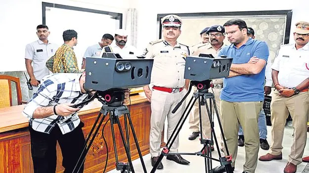 ట్రాఫిక్‌ ఉల్లంఘనులకు చెక్‌