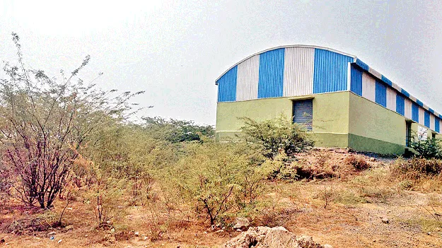 ఈ గోదాములు ఎవరి కోసం?