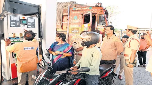 పెట్రోలు, డీజిల్‌ కొరత లేదు