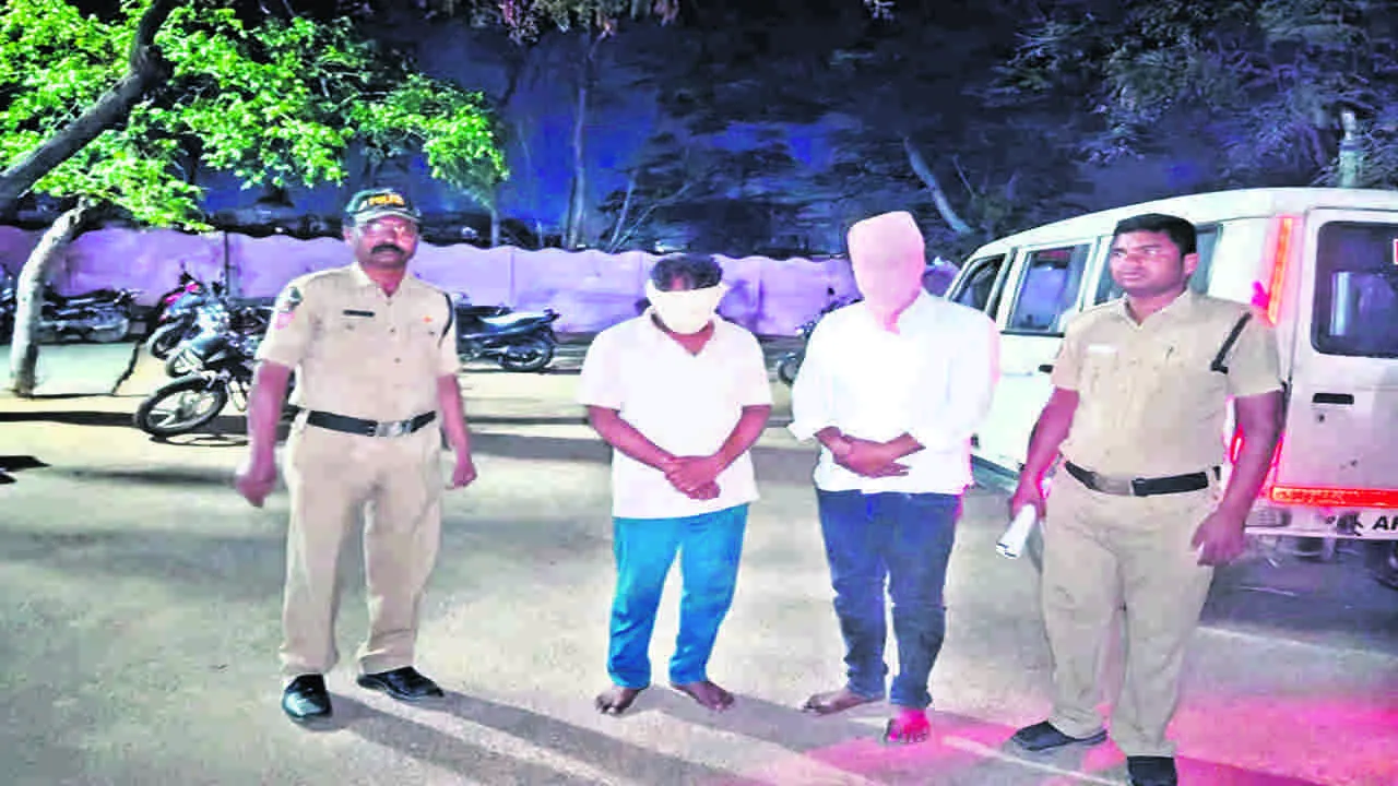 INSTA ఇనస్టా ప్రేయసీ.. ఊడ్చేశావే ఊర్వశీ..!