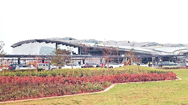 More security for the airport ఎయిర్‌పోర్టుకు మరింత భద్రత
